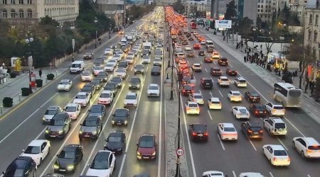Paytaxtın bəzi yollarında sıxlıq var - FOTO