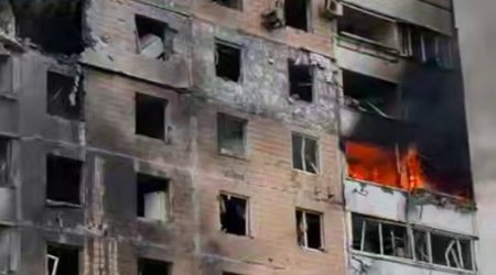 Rusiya Zaporojyedə yaşayış binalarını VURDU - VİDEO