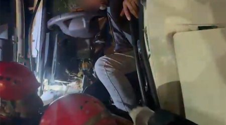 Lökbatanda ağır QƏZA: Sürücü belə xilas edildi &ndash; VİDEO