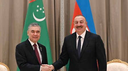 Qurbanqulu Berdiməhəmmədov İlham Əliyevi TƏBRİK ETDİ