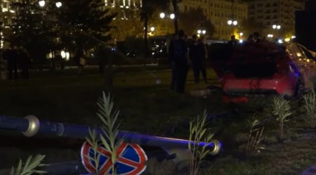 Gecə saatlarında avtomobil Qış parkına girdi - VİDEO