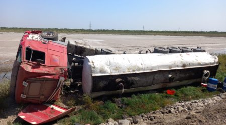 Naxçıvana yanacaq daşıyan yük avtomobili aşdı