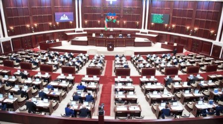 Deputatlar tətilə çıxdı