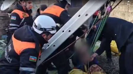 Hövsanda quyuya yıxılan şəxs XİLAS EDİLDİ - VİDEO