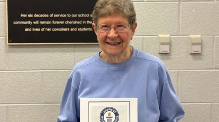 61 il eyni məktəbdə çalışan müəllim Rekordlar Kitabına DÜŞDÜ