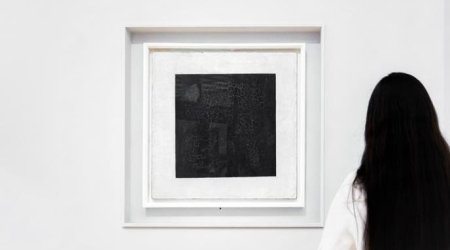 Bu rəsm əsərinə uzun müddət baxan adam PARALEL dünyaya keçir