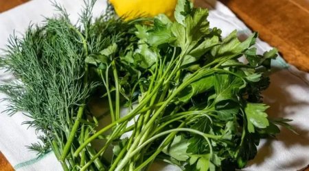 Təzyiqi salır, qanı duruldur: həkimlərin tövsiyə etdiyi sadə göyərti