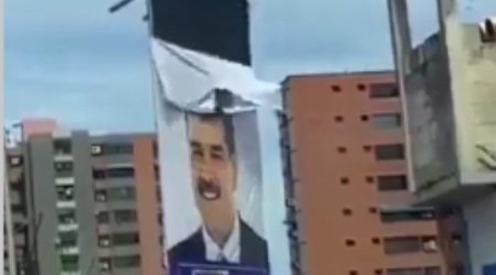 Venesuelada Maduronun portretləri sökülür &ndash; VİDEO