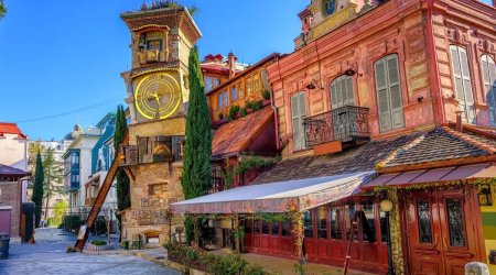 Gürcüstanda bəzi turizm obyektləri bağlanıb