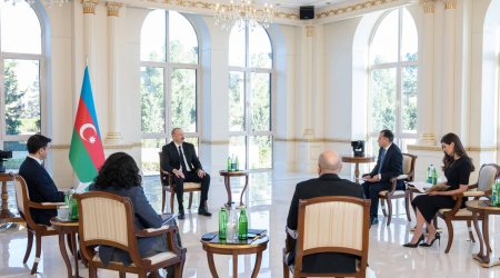 Prezident yerli televiziya kanallarına müsahibə verdi &ndash; FOTO