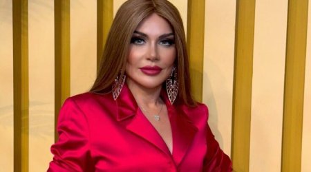 "Görür yanımda kişi var, gəlib nalayiq sözlər deyir"