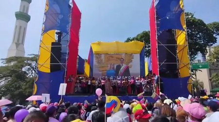 Karakasda qadınlar Maduronun arvadına görə AKSİYA KEÇİRİRLƏR - VİDEO