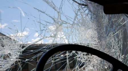 Daşkəsəndə yük maşını aşdı, sürücü xəstəxanalıq oldu