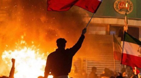 İran hakimiyyəti etirazlardan qorxub şəhərləri qaranlığa boğdu - VİDEO