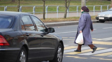 Sumqayıtda avtomobil 63 yaşlı qadını vuraraq öldürdü