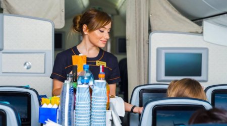 Təyyarədə çay içməyin, əllərinizi də YUMAYIN - Səbəb