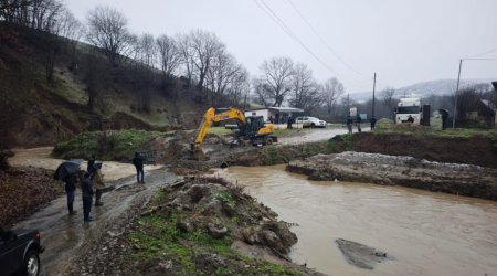 Cəlilabadda körpü yağışlardan sonra qəzalı vəziyyətə düşdü - VİDEO