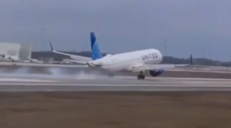 Eniş zamanı sərnişin təyyarəsinin şassisi qopdu – ANBAAN VİDEO