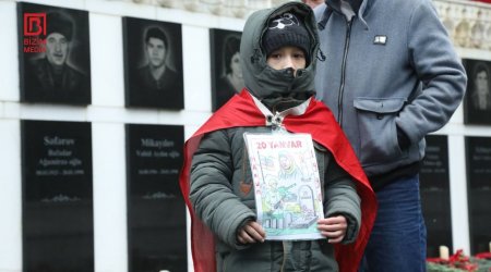 Xalq şəhidlərini ziyarət edir - FOTOLAR