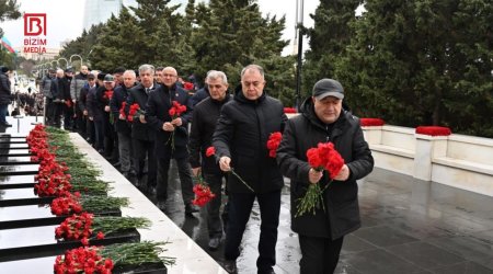 Deputatlar Şəhidlər Xiyabanında - FOTOLAR