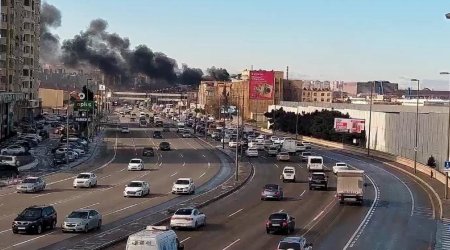 Nərimanovdakı yanğın yolda tıxaca səbəb oldu - FOTO