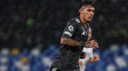 "Qarabağ"ın futbolçusu "Ayntraxt"la oyunun ƏN YAXŞISI seçildi