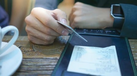 Bakıda restoranda ad günü məclisində artıq yazılmış hesaba görə dava düşdü: Həbs olunan var