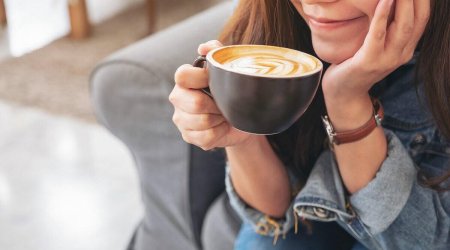 Səhər yeməyindən əvvəl qəhvə içənlərin NƏZƏRİNƏ