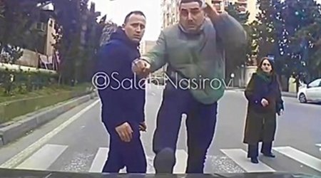 Piyada keçidində maşının üstünə tullandı - Polis araşdırır - VİDEO
