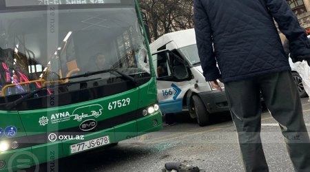 "BakuBus"ın avtobusu yük maşını ilə toqquşdu