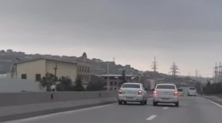 Yolda sürət yarışı təşkil edən sürücülər SAXLANILDI &ndash; VİDEO