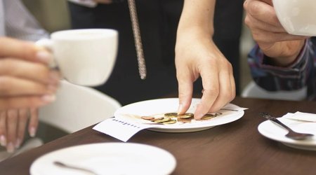 Türkiyədə restoranlarda "servis haqqı" QADAĞAN EDİLDİ