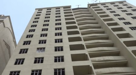 "Evimizi sökdülər, 10 ildir binanı təhvil vermirlər" - VİDEO