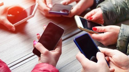 Xaricdən mobil telefon gətirənlərin NƏZƏRİNƏ &ndash; YENİ QAYDA