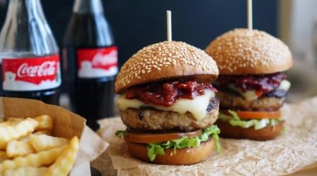 Burger və kolanın dəhşətli zərəri: Alimlərdən XƏBƏRDARLIQ