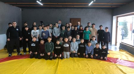 Qusarın Hil kəndindəki güləş zalında yeniyetmələrlə görüş keçirilib - FOTO