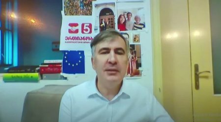 Saakaşvili Tbilisi məhkəməsində günahını qəbul etmədi