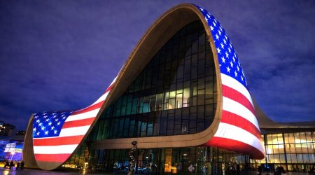 Heydər Əliyev Mərkəzinin ABŞ bayrağı ilə işıqlandırılmasına SƏFİRLİKDƏN REAKSİYA