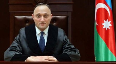 “Atanı uşağa qolu qandallı göstərməklə qəhrəmanını öldürməyin”