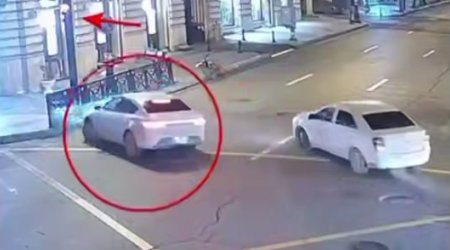 Qırmızı işıqda keçdi, svetoforu yararsız vəziyyətə saldı &ndash; ANBAAN VİDEO