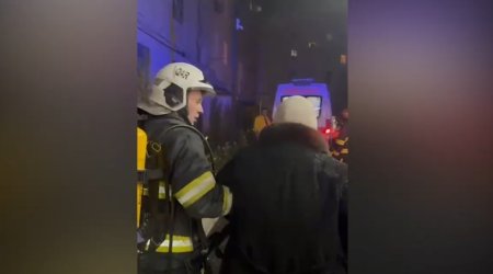 Lökbatanda yaşayış binası yanıb, sakinlər təxliyə olunub - VİDEO