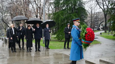 İlham Əliyev Belqradda Heydər Əliyevin və serb yazıçısı Milorad Paviçin abidələrini ziyarət etdi - FOTO/VİDEO