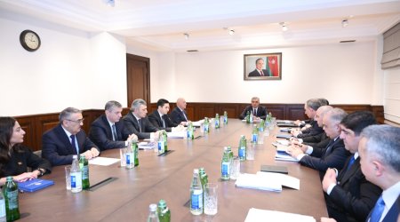 Korrupsiyaya qarşı mübarizə üzrə Komissiyanın iclası keçirildi &ndash; FOTO