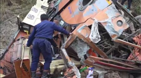 Nepalda dəhşətli QƏZA &ndash; 18 nəfər həyatını itirdi &ndash; VİDEO