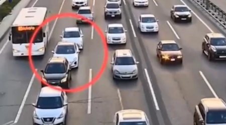 Ara məsafəsi saxlamayan sürücülər qəzaya səbəb oldular &ndash; ANBAAN VİDEO