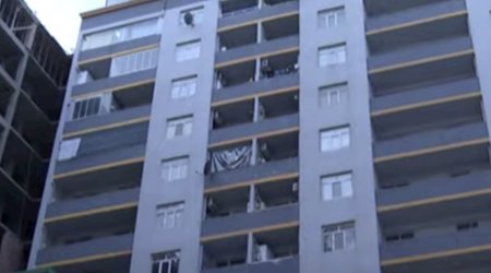 Xırdalanda 13-cü mərtəbədən yıxılan oğlan sağ qaldı