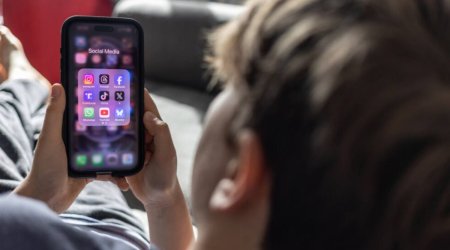 Britaniyada 16 yaşına çatmayanların sosial şəbəkələrə girişi QADAĞAN oluna bilər