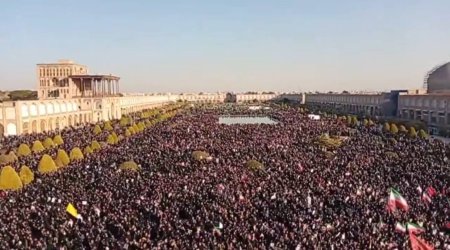 İsfahanda minlərlə insan Xameneinin xatirəsini yad etdi - VİDEO