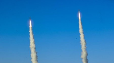 Tehranda hökumət binalarına zərbələr endirilir - VİDEO