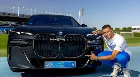 Mbappé ilk dəfə sükan arxasına keçdi